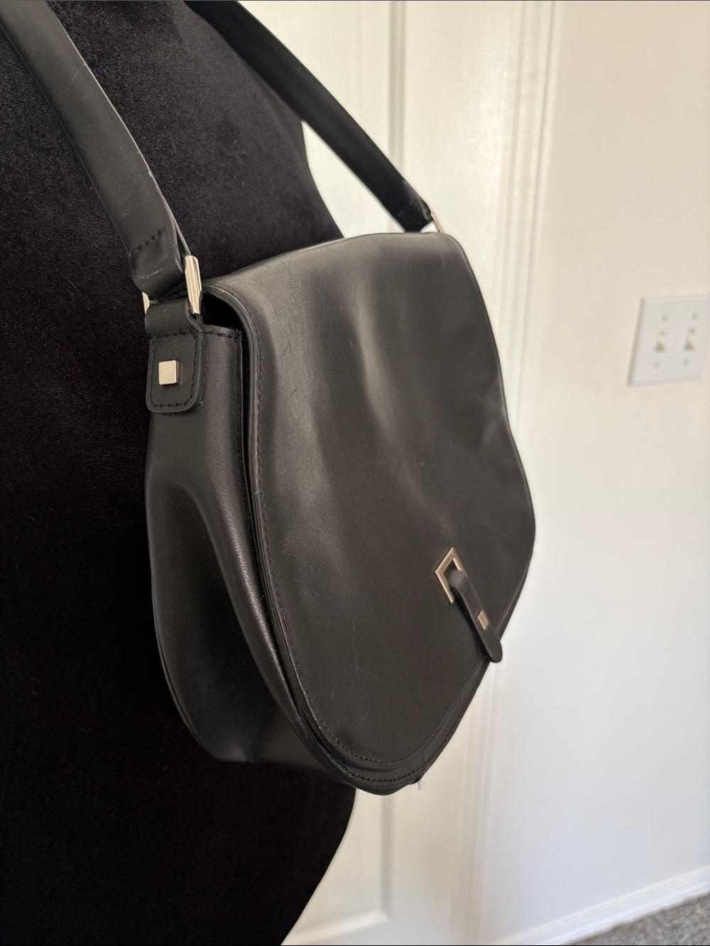 Ann Taylor Classic Black Leather Shoulder Bag - Picture 3 of 14